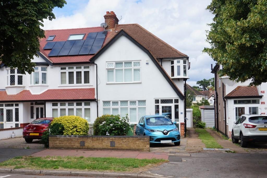 Manor Park Road, West Wickham 3 bed end of terrace house £560,000