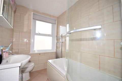 5 bedroom detached house to rent, Sedgley Road, Winton