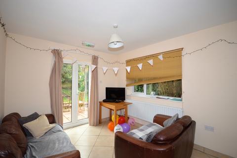 5 bedroom detached house to rent, Sedgley Road, Winton