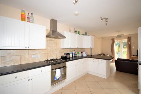 5 bedroom detached house to rent, Sedgley Road, Winton
