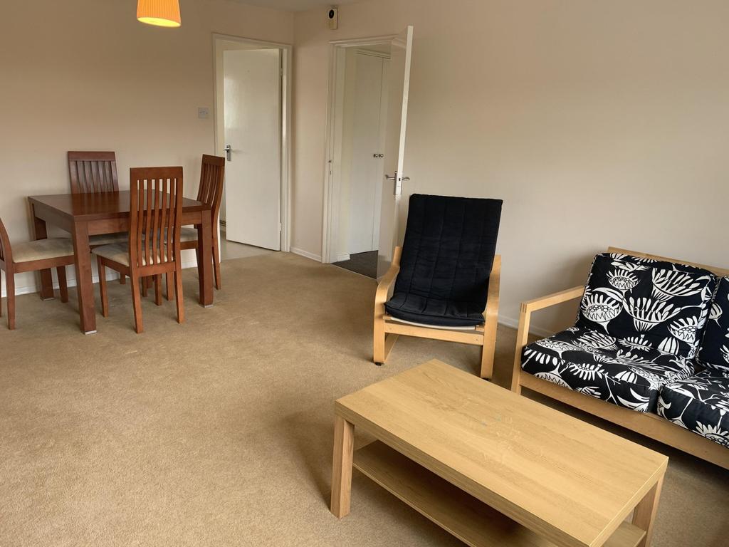 Apartment in Nottingham, Wollaton Vale - View 3
