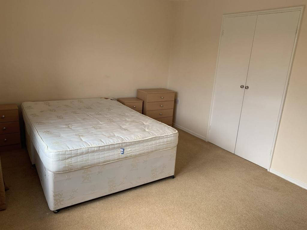 Apartment in Nottingham, Wollaton Vale - View 5