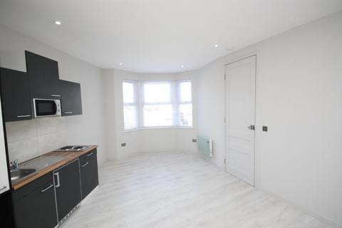 Studio to rent, Wells House Road, North Acton, London, NW10 6EA