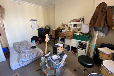 Studio to rent, Brunswick Place, Hove, East Sussex, BN3 1ND