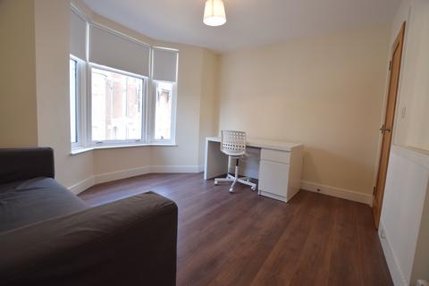 2 bedroom flat to rent, 82-90 Old Christchurch Road, Bournemouth,