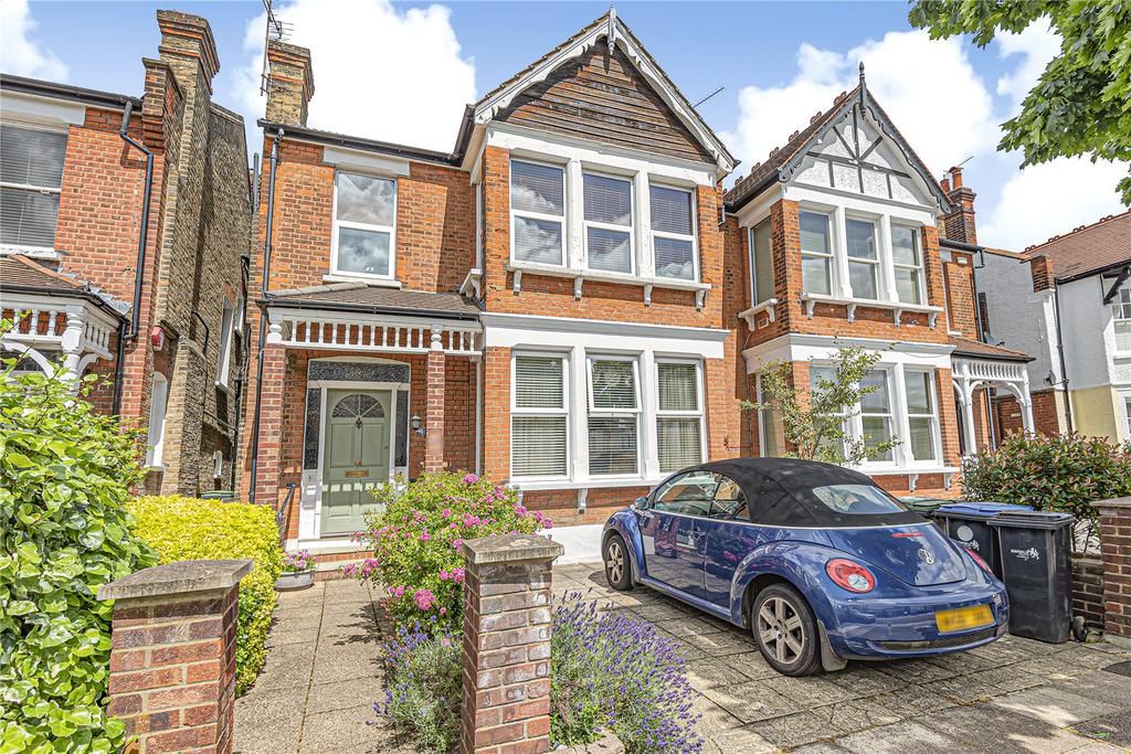 Selborne Road, Southgate, London, N14 3 bed flat £600,000