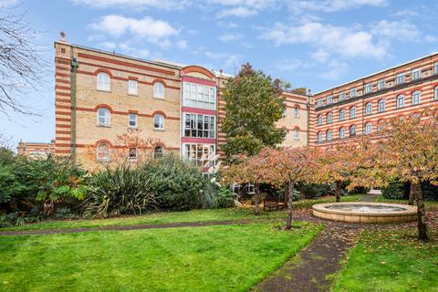 1 bedroom flat for sale, Oriel Drive, Barnes, London