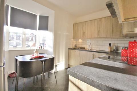 1 bedroom flat to rent, Latymer Court, Hammersmith Road, Hammersmith, W6