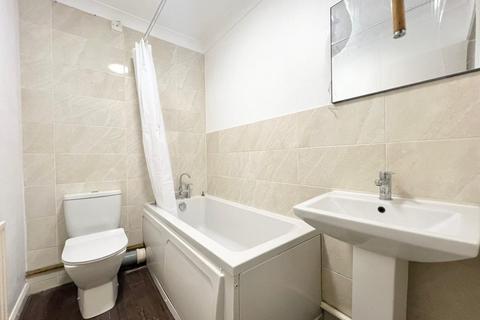 2 bedroom apartment to rent, Queens Park Road, Brighton BN2