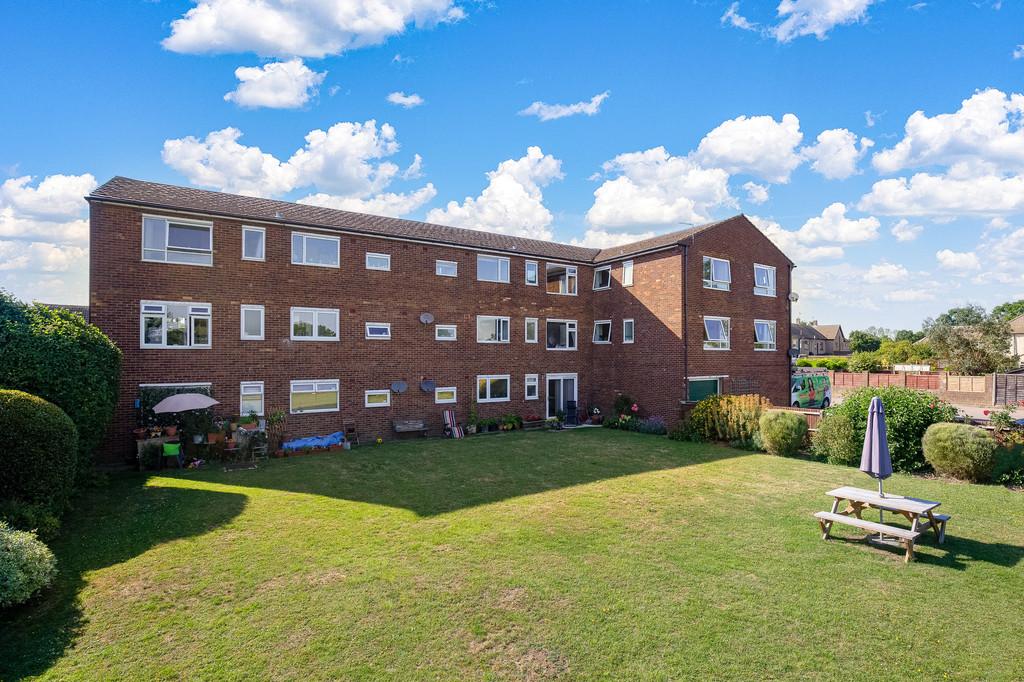 Cozens Road, Ware 2 bed apartment for sale - £250,000