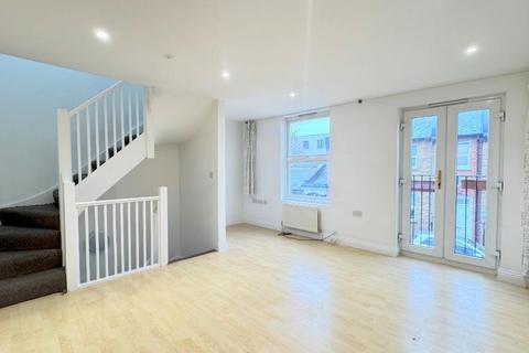 3 bedroom terraced house to rent, Sternhall Lane, London, SE15 4NT