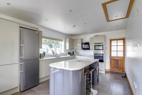 564 Limpsfield Road, Warlingham, CR6 9DS