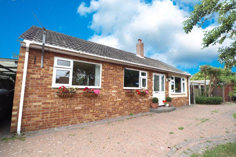 Oakmead Road, Point Clear, St. Osyth 3 bed bungalow £239,995