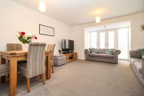 3 bedroom townhouse to rent, Edith Avenue, Great Denham, Bedford