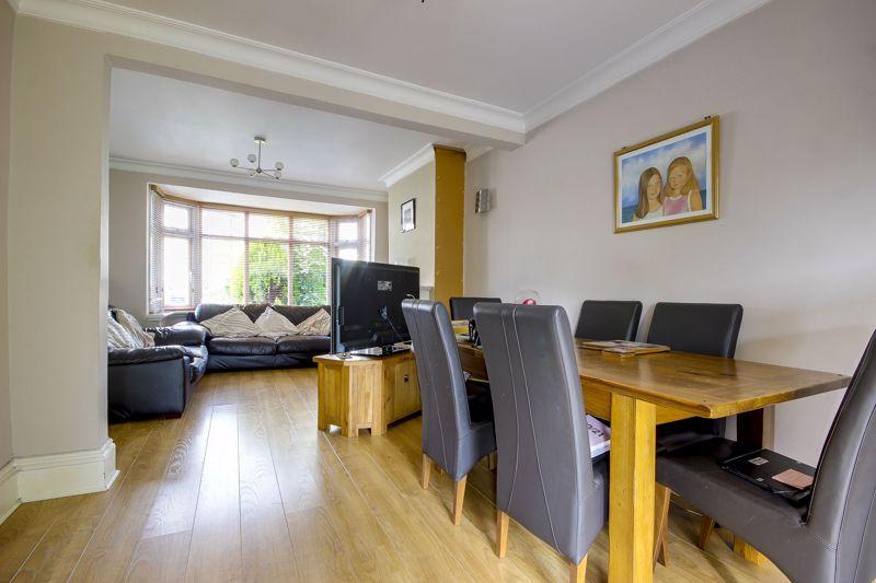 Broadlands Close, Enfield 3 bed end of terrace house £400,000