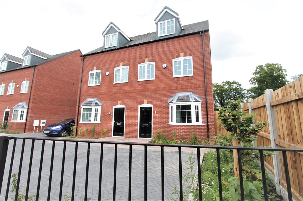 Chester Road North, Kidderminster, DY10 4 bed semidetached house £