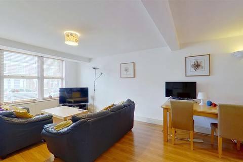 3 bedroom flat to rent - Earlsfield Road, London