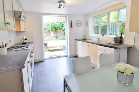 2 bedroom flat to rent, Iffley Road, London W6 0PD