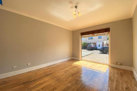 3 bedroom terraced house to rent, Peacocktail Close, Edinburgh, EH15