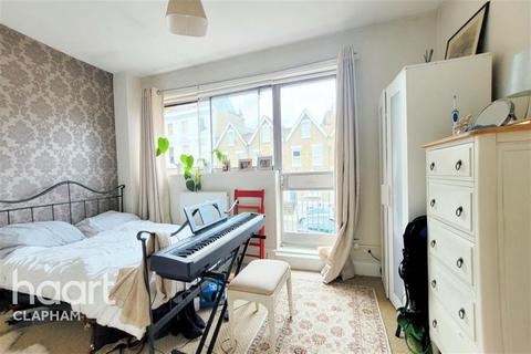 2 bedroom detached house to rent, Auckland Road, SW11