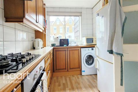 2 bedroom detached house to rent, Auckland Road, SW11