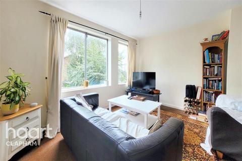 2 bedroom detached house to rent, Auckland Road, SW11