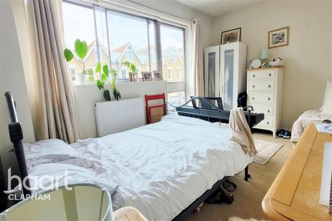 2 bedroom detached house to rent, Auckland Road, SW11