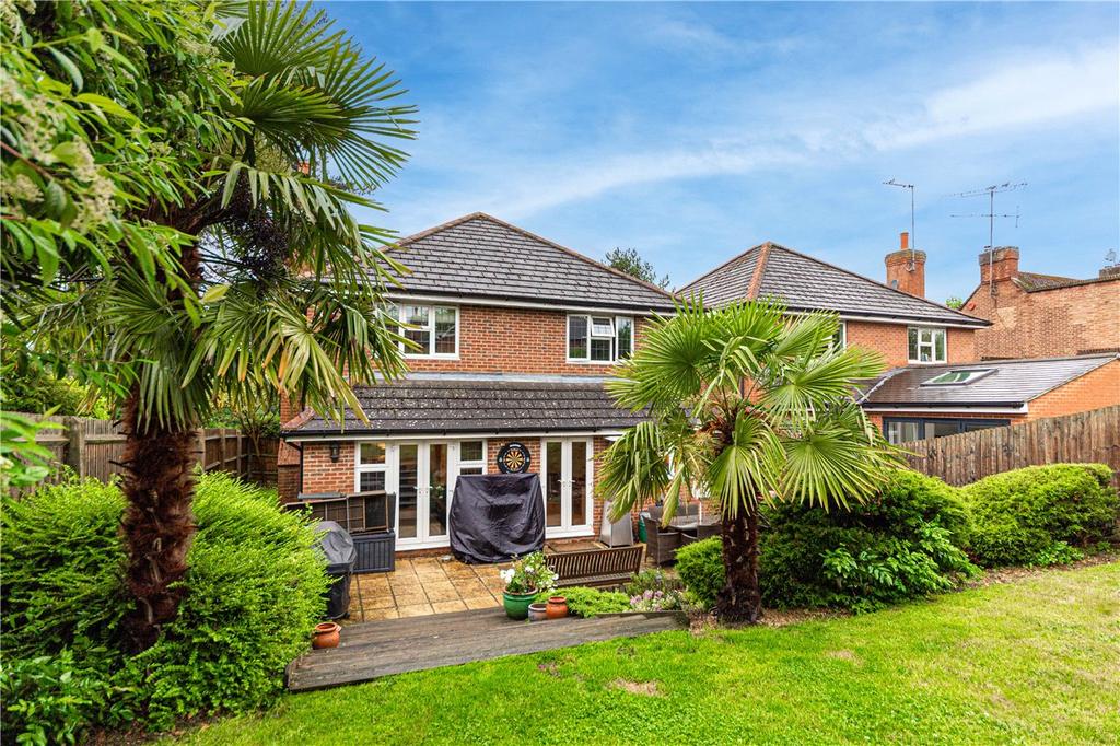 Hertford Road, Digswell, Welwyn, Hertfordshire 4 bed detached house for