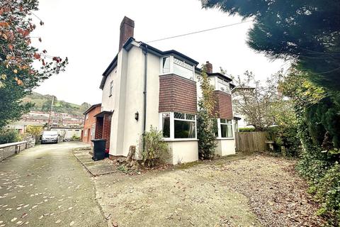 3 bedroom detached house to rent, Milford Road, Newtown, Powys, SY16