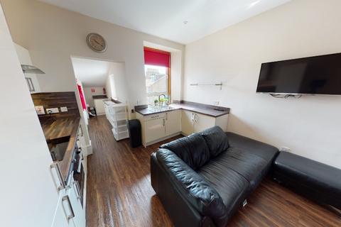 4 bedroom flat to rent, Elmfield Avenue, Old Aberdeen, Aberdeen, AB24