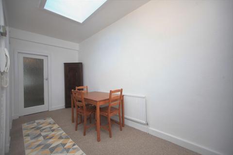 2 bedroom flat to rent, Woodlands Court, Woodlands, Golders Green, NW11