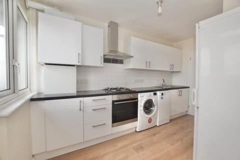 2 bedroom flat to rent, Cazenove Road, London, N16