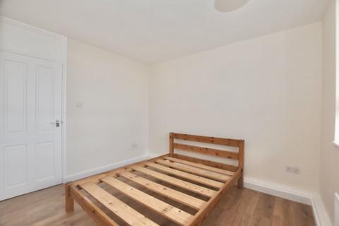 2 bedroom flat to rent, Cazenove Road, London, N16