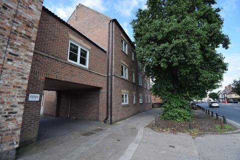 3 bedroom apartment to rent, Lawrence Cloisters, York YO10