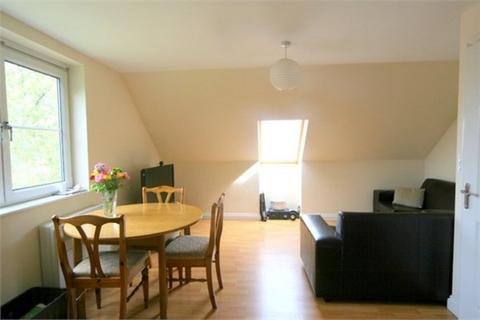 3 bedroom apartment to rent, Lawrence Cloisters, York YO10