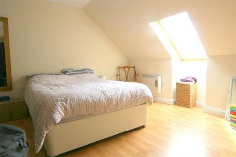 3 bedroom apartment to rent, Lawrence Cloisters, York YO10
