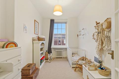 2 bedroom flat to rent, Queensway, Bayswater W2