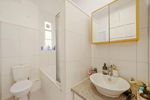 2 bedroom flat to rent, Queensway, Bayswater W2