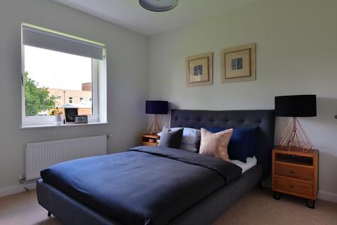 2 bedroom apartment to rent, THORNTON CLOSE, LEATHERHEAD, KT22