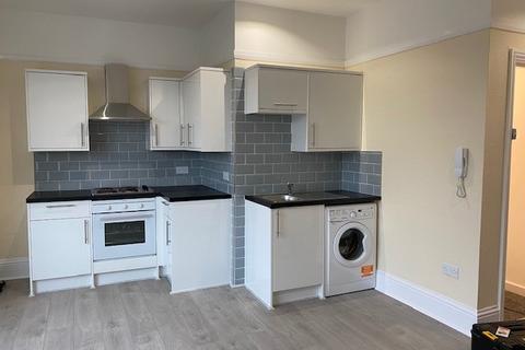 4 bedroom flat to rent, Portswood Road, Portswood, Southampton, SO17