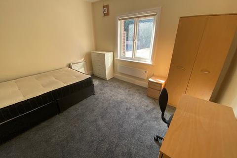 4 bedroom flat to rent, Portswood Road, Portswood, Southampton, SO17