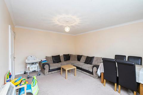 Flat 3, 30b Forest View, Chingford, London, E4 7AU