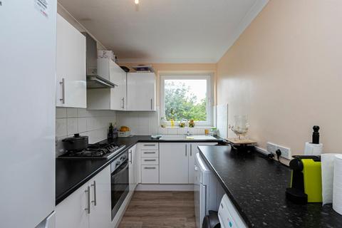 Flat 3, 30b Forest View, Chingford, London, E4 7AU