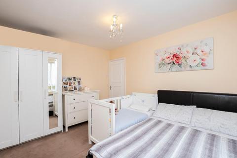 Flat 3, 30b Forest View, Chingford, London, E4 7AU