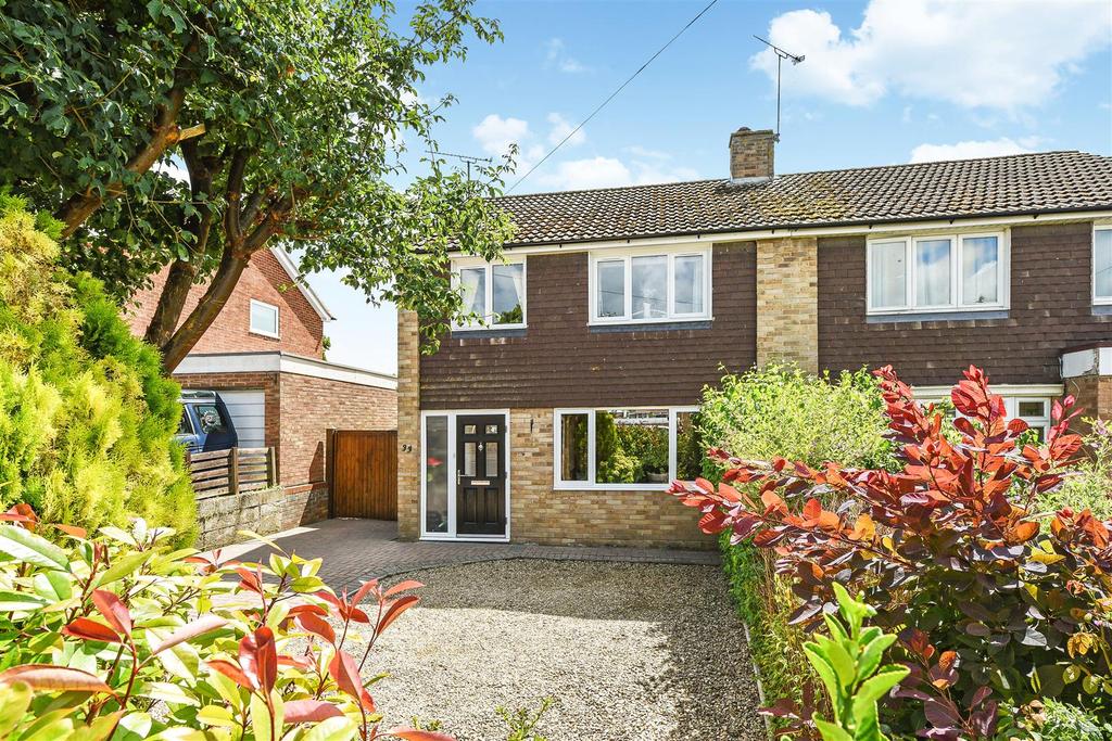 Colenzo Drive, Andover 3 bed semidetached house £295,000
