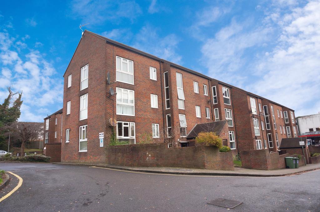 Two bed flat, East Finchley, N2   £1,700.00 per
