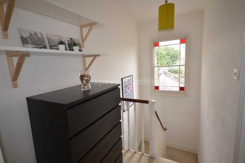 4 bedroom apartment to rent, Ferndale Road, London