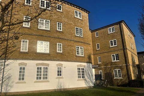 2 bedroom flat to rent, Gilbert Close, London, SE18