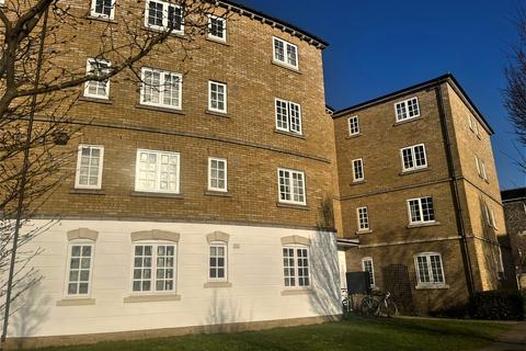 2 bedroom flat to rent, Gilbert Close, London, SE18