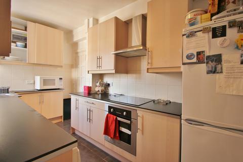 3 bedroom flat to rent, Latymer Court, Hammersmith Road, Hammersmith, W6